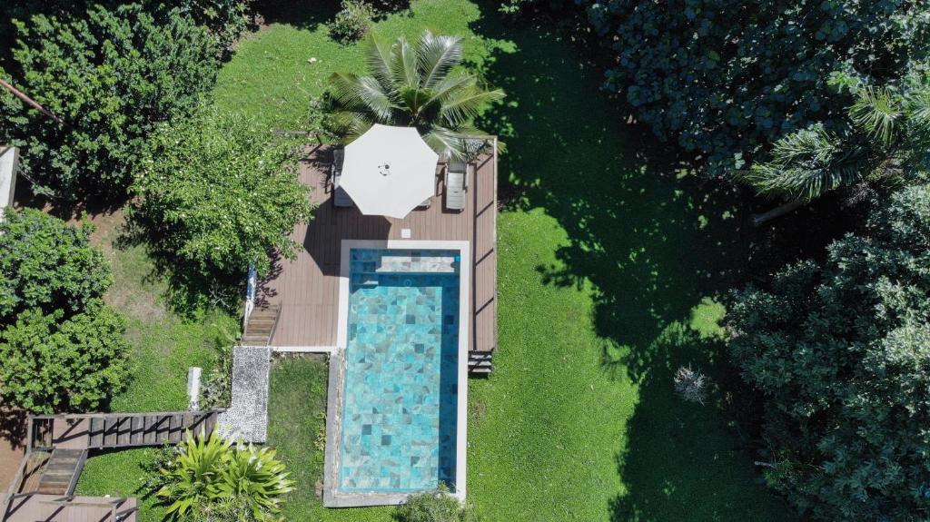 an overhead view of a swimming pool in a yard with trees at La Villa Te Fetia Nui Moorea in Teavaro