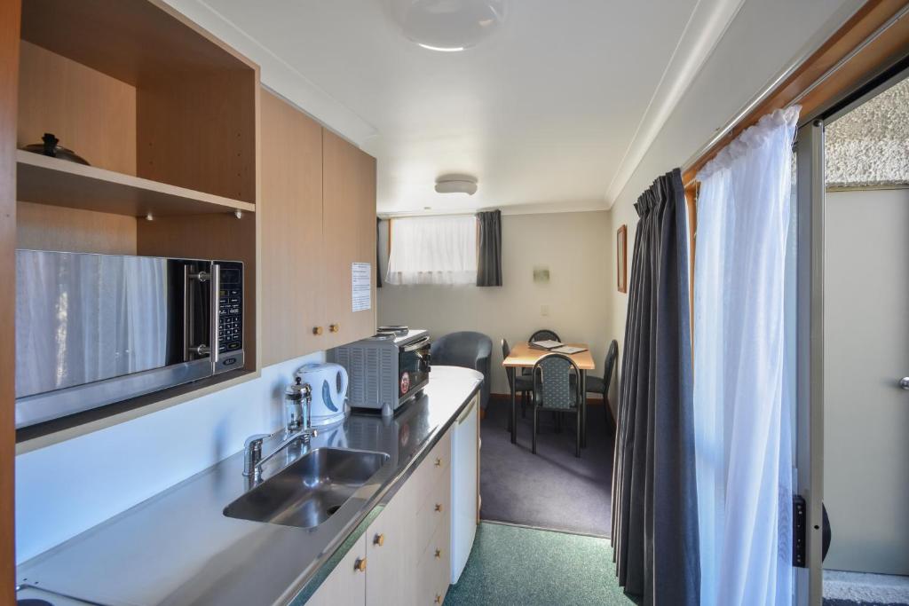 Kuchyň nebo kuchyňský kout v ubytování Garden Motel
