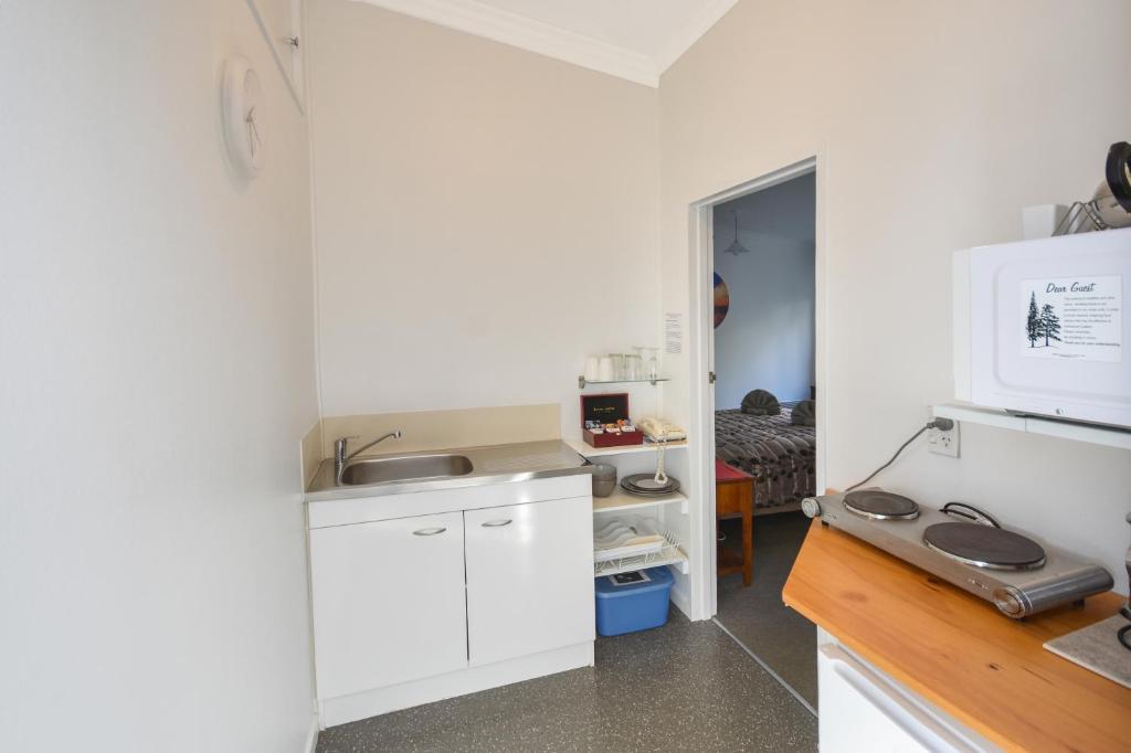Kuchyň nebo kuchyňský kout v ubytování Garden Motel