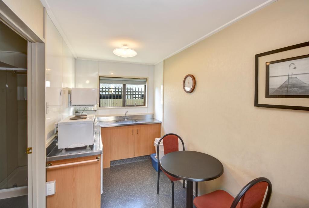 Kuchyň nebo kuchyňský kout v ubytování Garden Motel