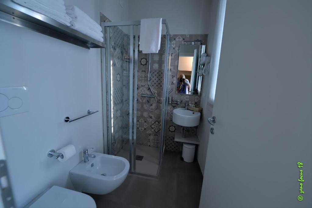 Koupelna v ubytování Spagnoi Rooms
