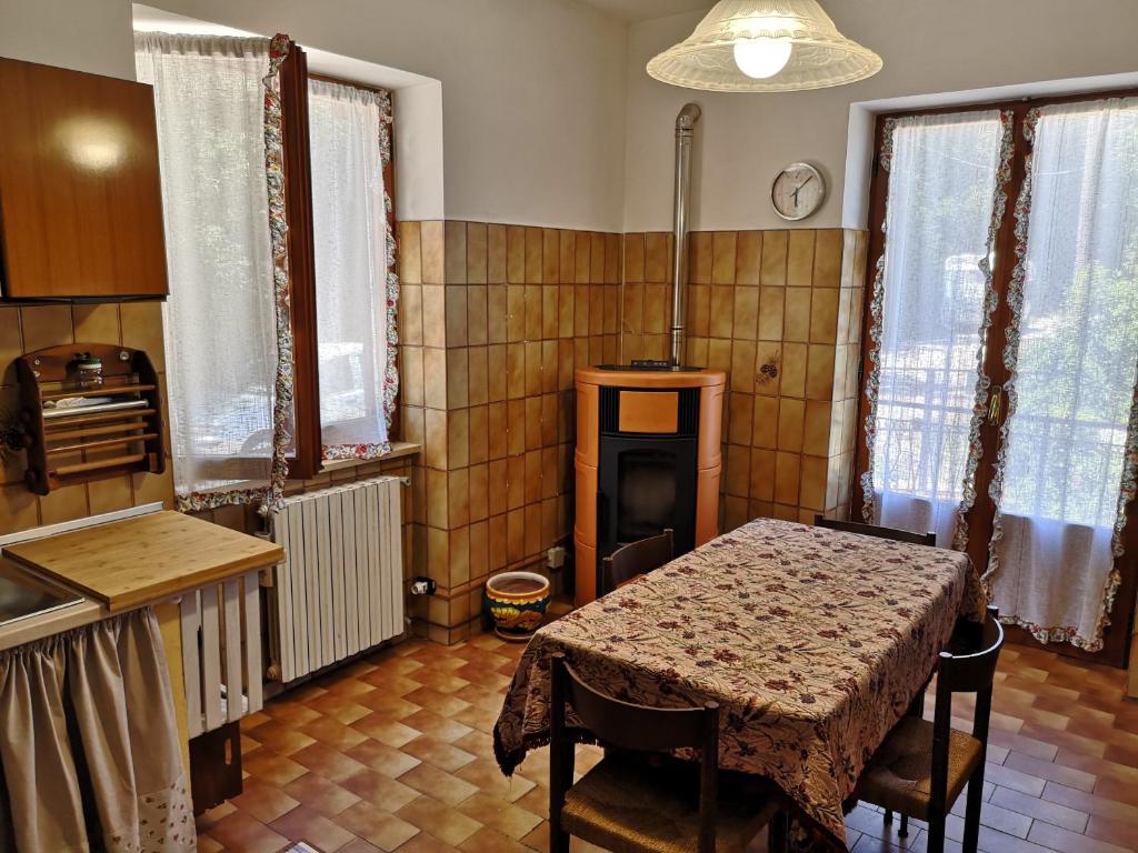 Kuchyň nebo kuchyňský kout v ubytování Casa vacanze alta Sabina-el pueblecito-oliveto
