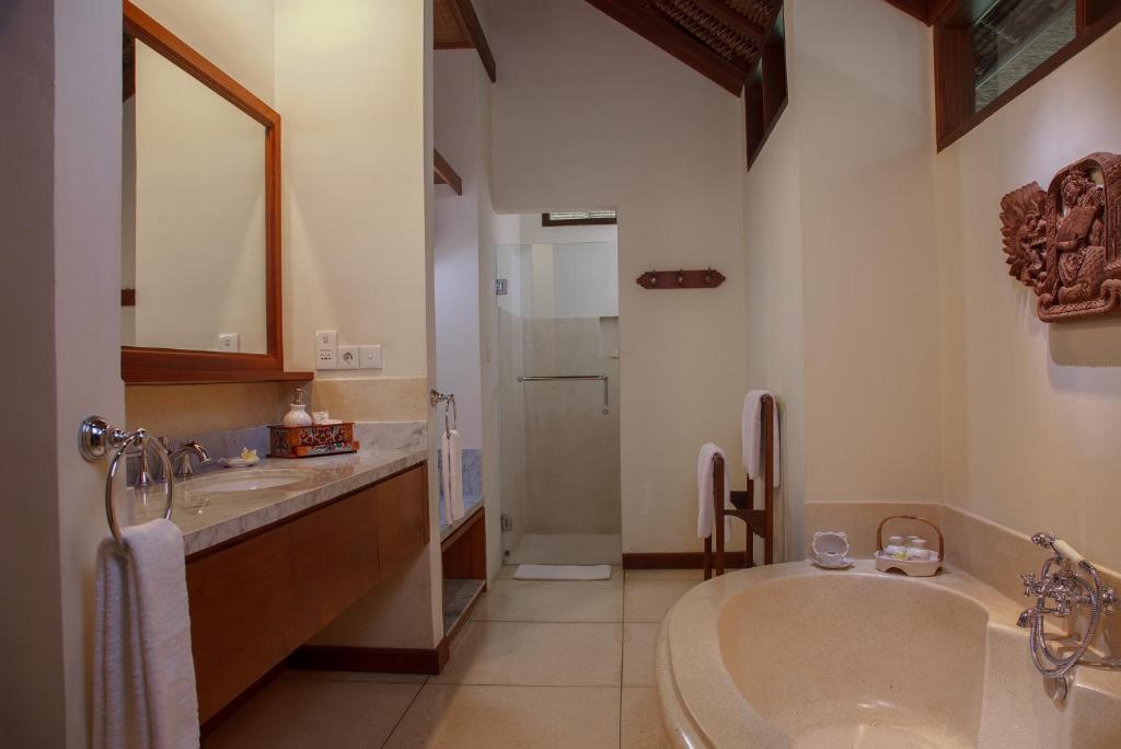 Koupelna v ubytování Tandjung Sari Hotel