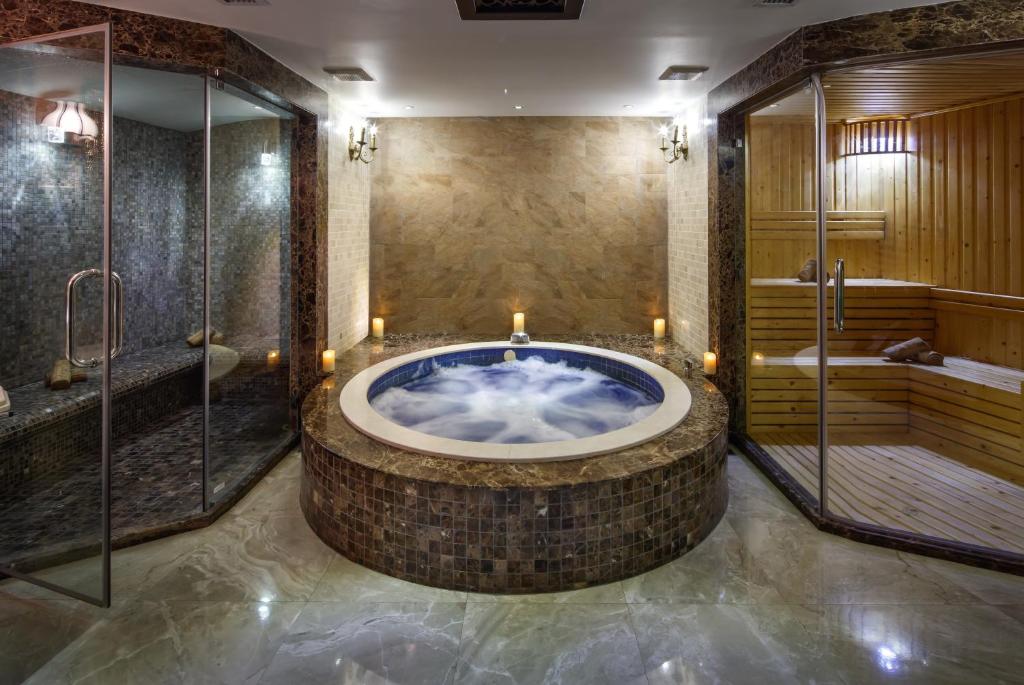 Koupelna v ubytování Paradise Suites Hotel