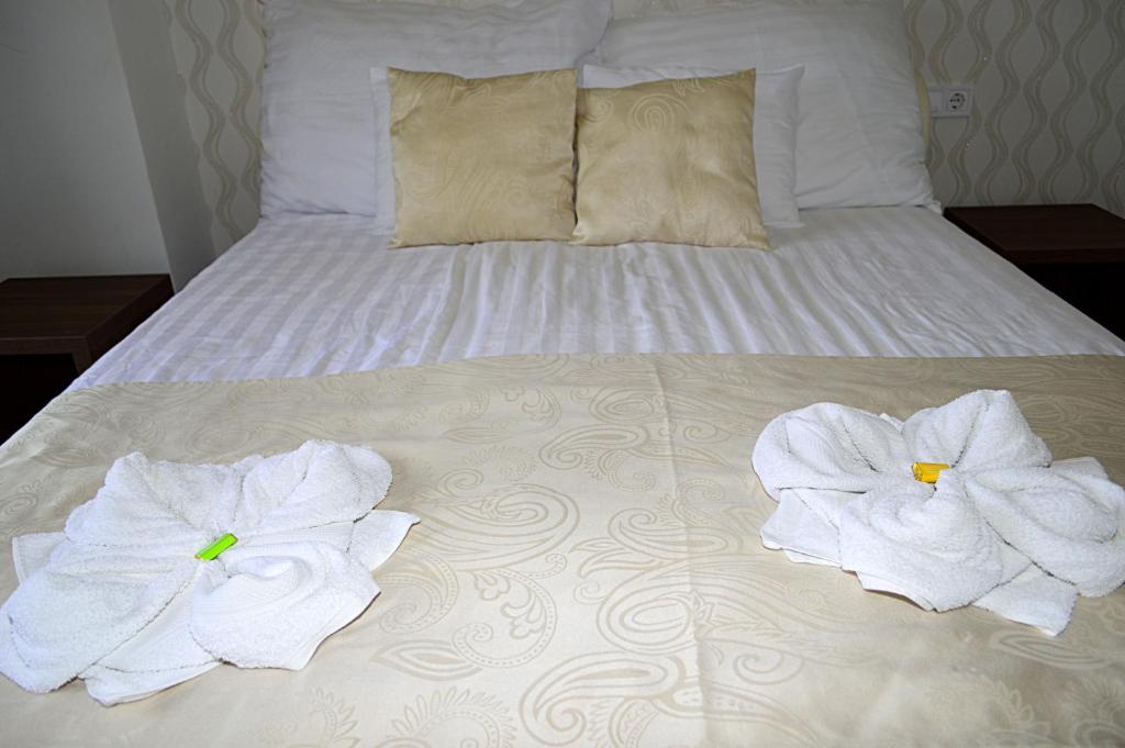 Postel nebo postele na pokoji v ubytování Hotel Írisz