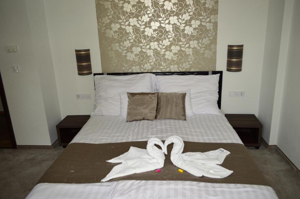 Postel nebo postele na pokoji v ubytování Hotel Írisz