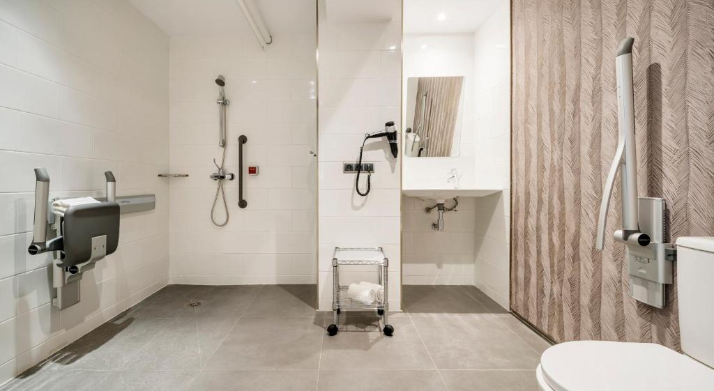 A bathroom at Ilunion Bel-Art