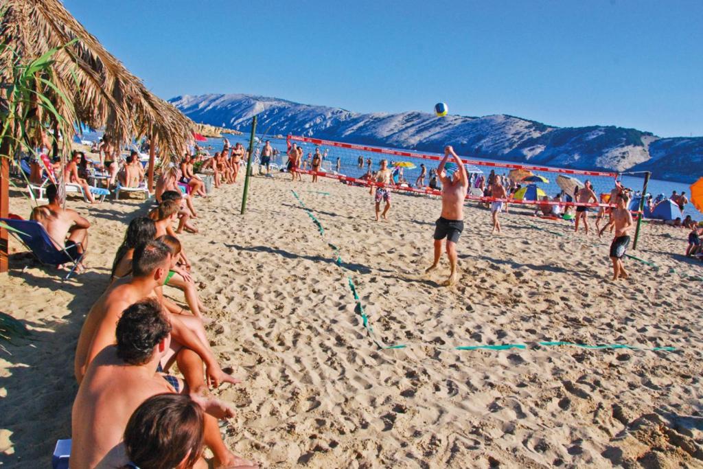 Příroda nedaleko hotelu u Rajska plaža, ostrov Rab