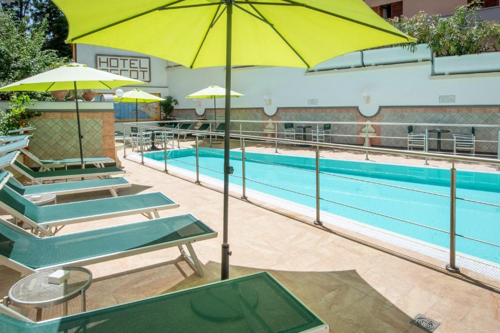 Bazén v ubytování Hotel Ascot Sorrento nebo v jeho okolí