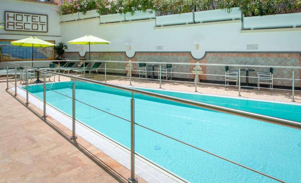 Bazén v ubytování Hotel Ascot Sorrento nebo v jeho okolí