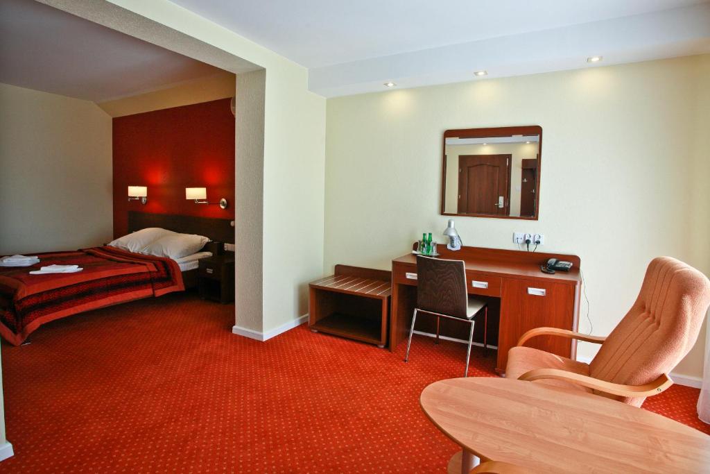 Posteľ alebo postele v izbe v ubytovaní Hotel Chabrowy Dworek