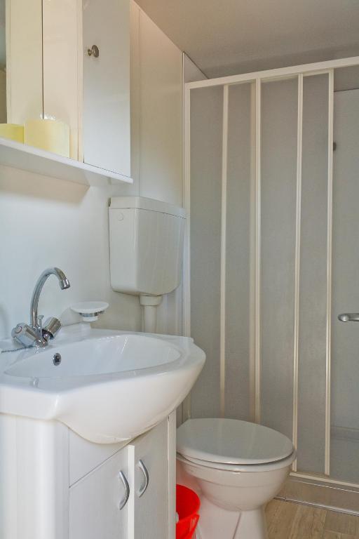 Koupelna v ubytování Mobile Homes Camping Kovačine