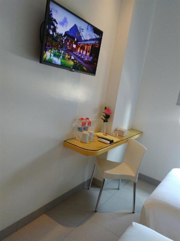 TV a/nebo společenská místnost v ubytování Amaris Hotel Margorejo Surabaya