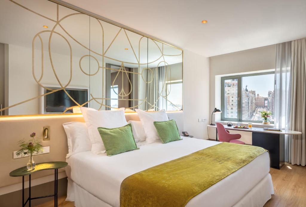 
Deluxe Room with City View
