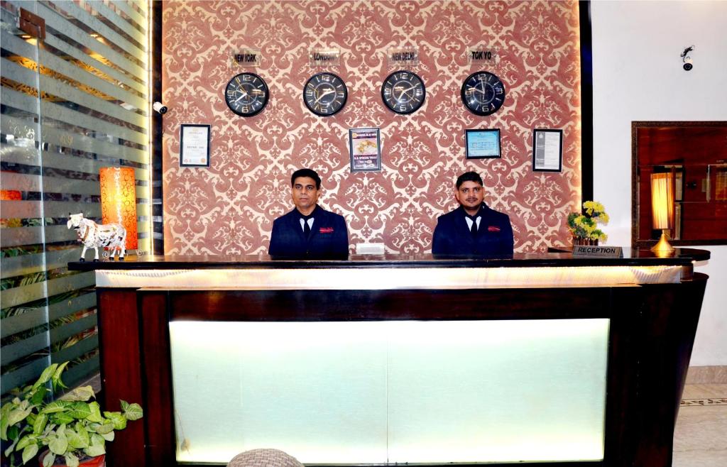 Hotel B.R. Inn - Housity