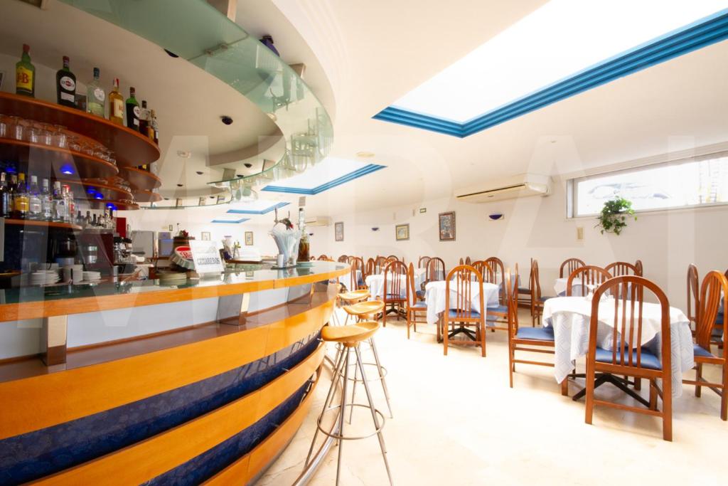 Lounge nebo bar v ubytování Apartamentos Pez Azul