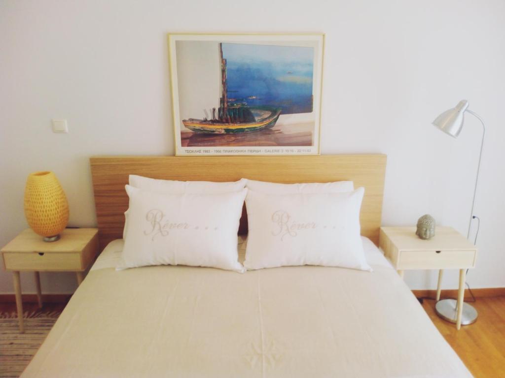 Postel nebo postele na pokoji v ubytování Athens Downtown Boho Apartment 1 min from metro