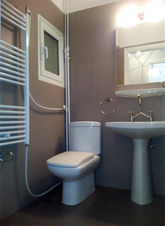 Koupelna v ubytování Athens Downtown Boho Apartment 1 min from metro