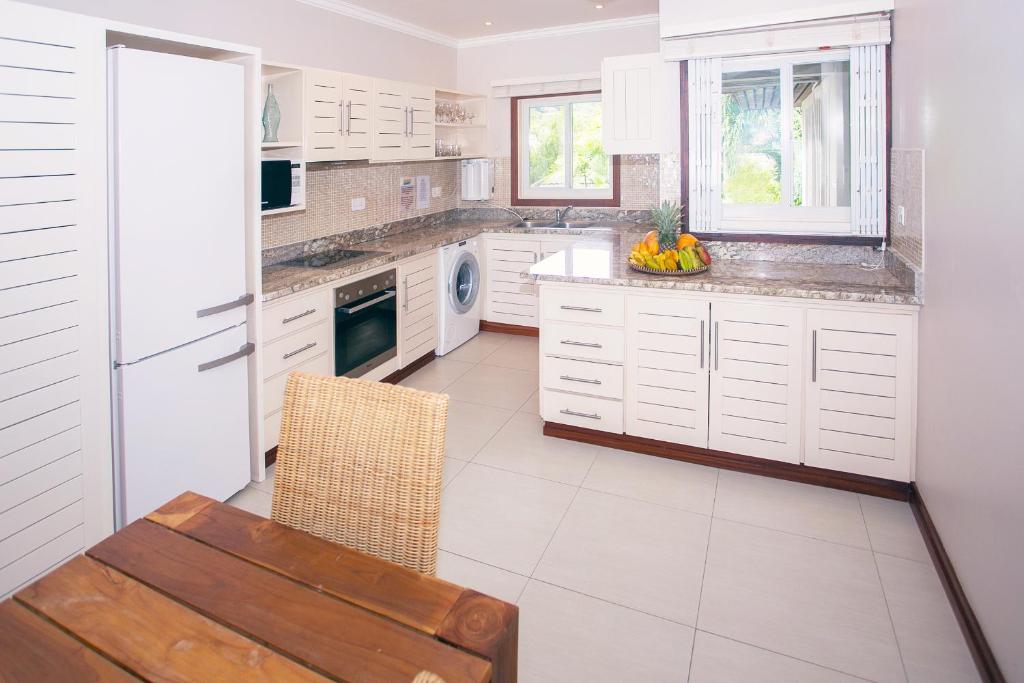 Kuchyň nebo kuchyňský kout v ubytování Sables d'Or Luxury Apartments