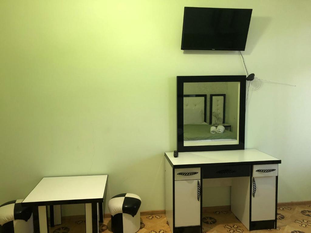 TV a/nebo společenská místnost v ubytování Dzorak