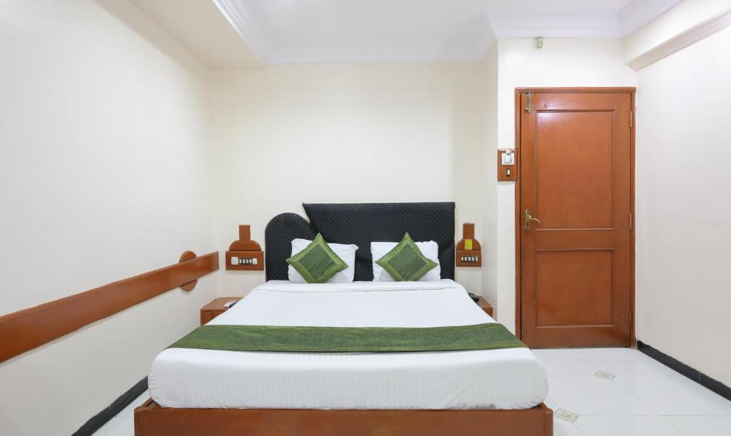 Treebo Omni Palace - [Sanitized] Standaard Dubbele Of Dubbele Kamer