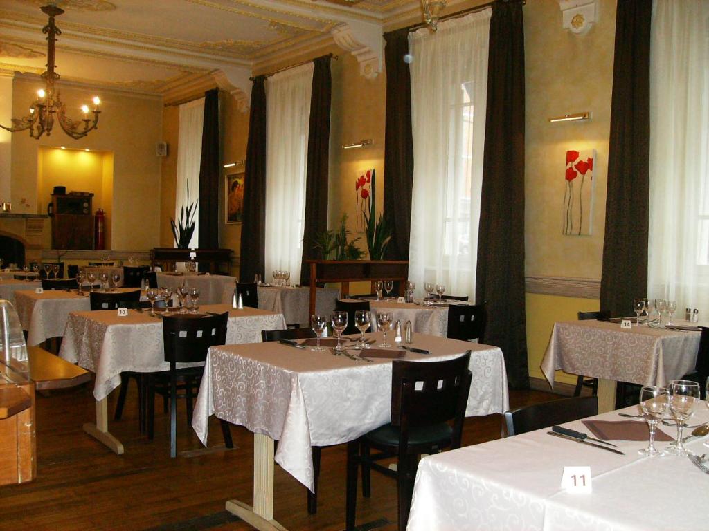 Restaurace v ubytování Hôtel Pedussaut