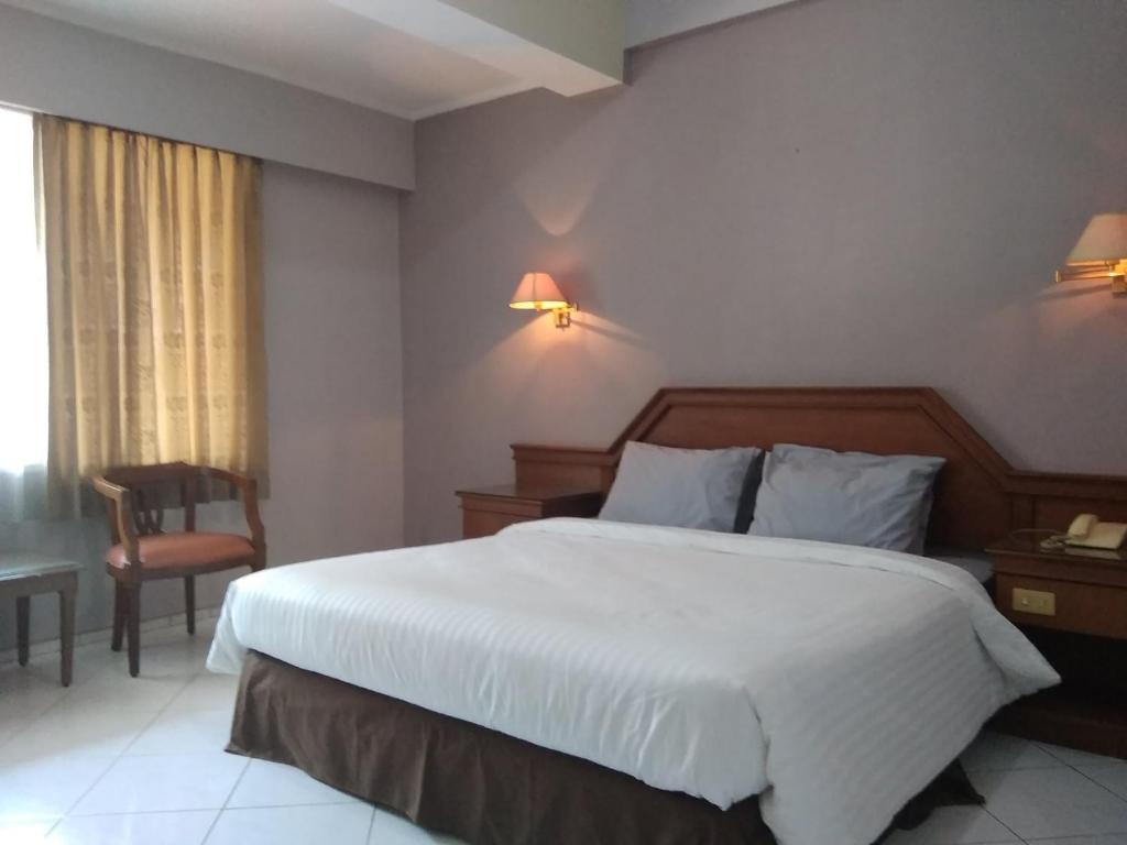 Tempat tidur dalam kamar di K-Style Eco Hotel Jakarta