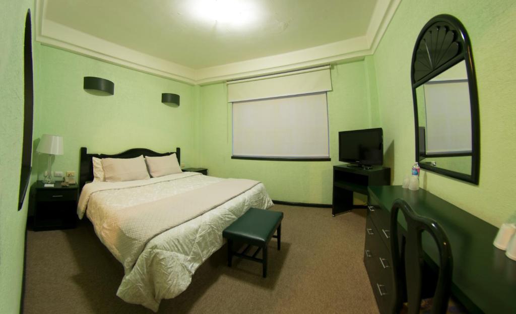 Postel nebo postele na pokoji v ubytování Hotel Leon