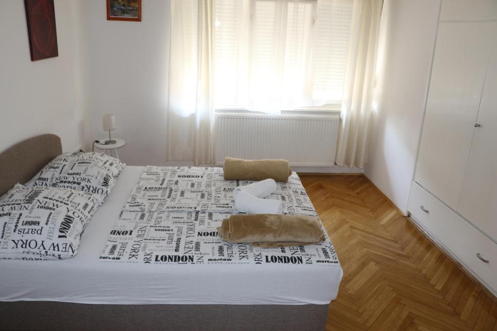 Posteľ alebo postele v izbe v ubytovaní Apartment K&A- near Dom sportova