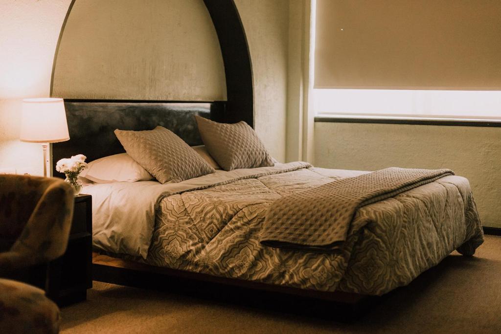 Postel nebo postele na pokoji v ubytování Hotel Leon