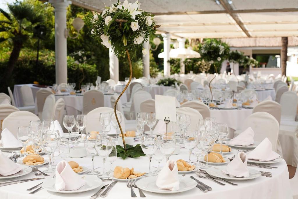 Un restaurante o sitio para comer en Hotel Jerez & Spa