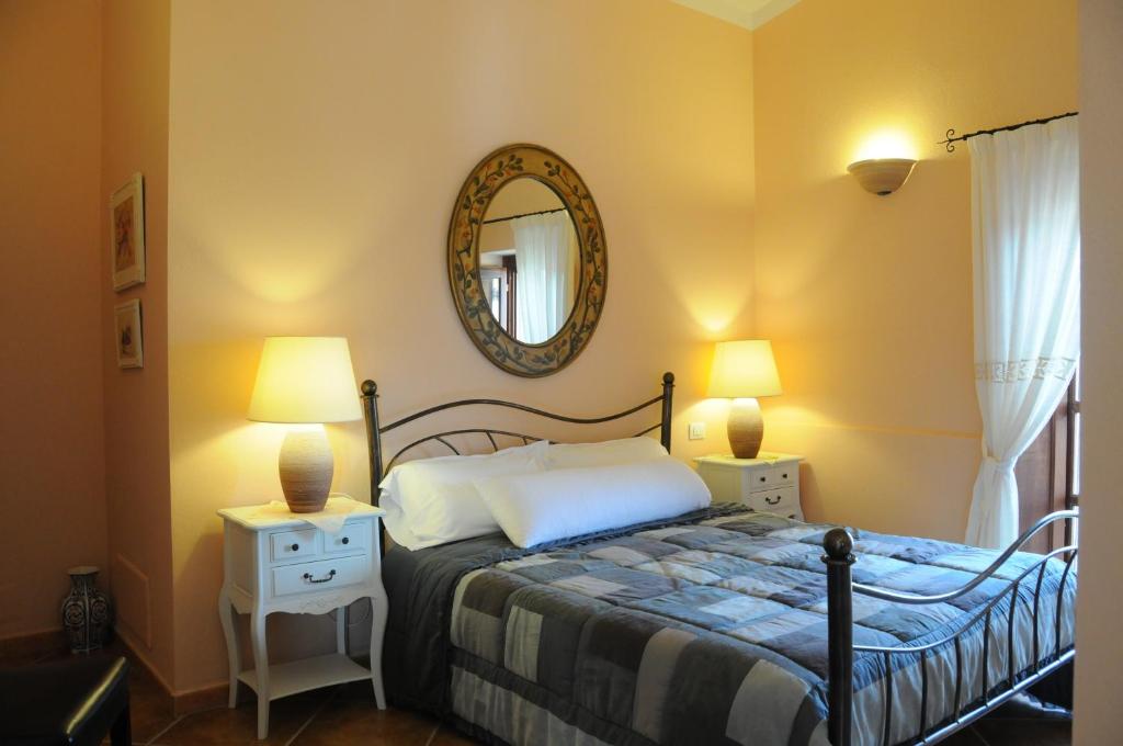 A bed or beds in a room at La Casa Di Babbai