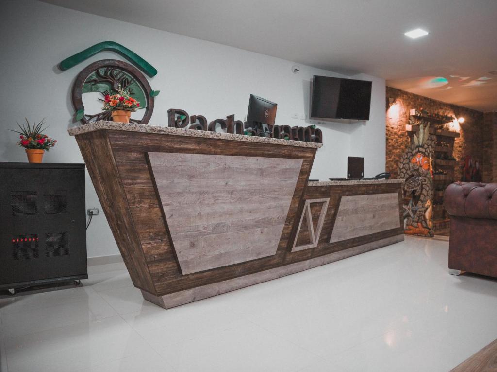 TV a/nebo společenská místnost v ubytování HOTEl PACHAMAMA SPA