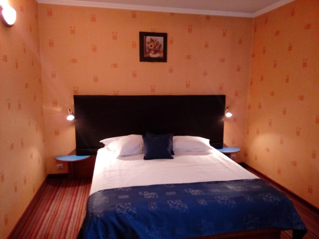 Family Hotel Yagoda88 - Free Parking - Double Room With Pool View