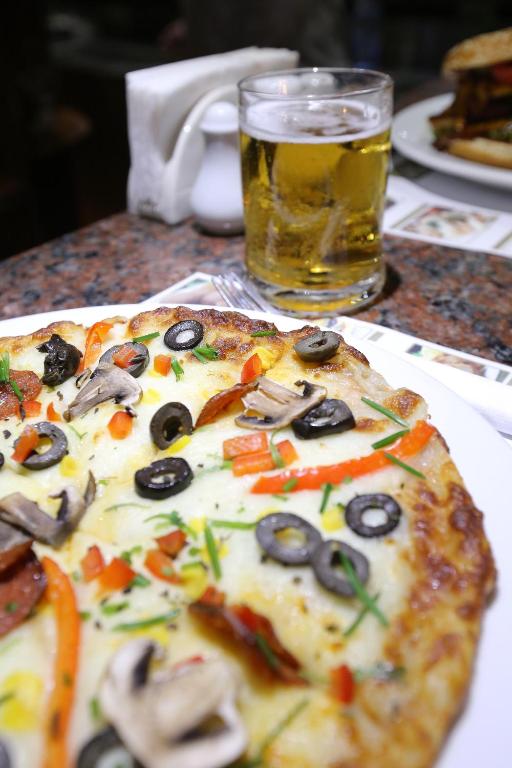 Comida en o cerca de este hotel