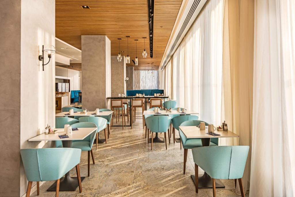 Restaurace v ubytování Radisson Blu Hotel, Larnaca