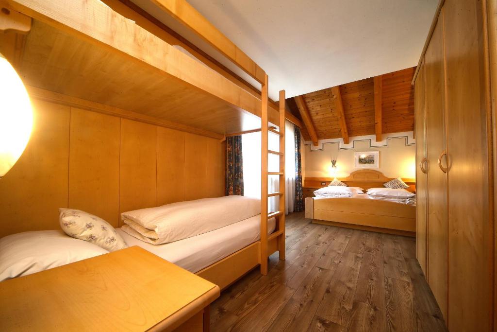 Postel nebo postele na pokoji v ubytování Ciasa Montanara