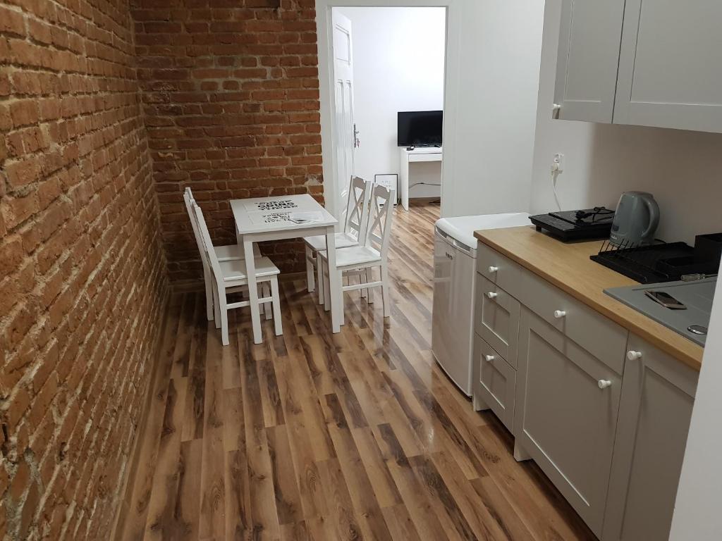 Apartament nr 15 - 2 pokoje z prywatnymi łazienkami Centrum Poznań