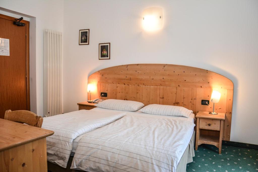Postel nebo postele na pokoji v ubytování Albergo Mezzolago