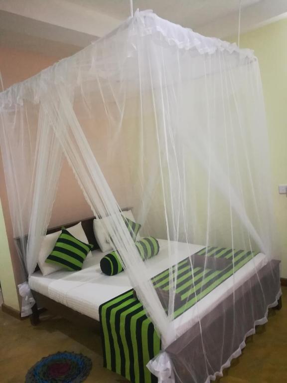 Postel nebo postele na pokoji v ubytování Dinaro Guest