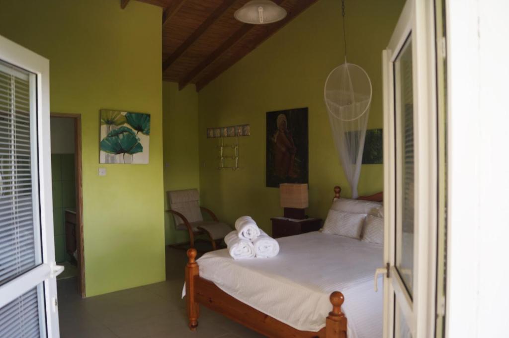 Postel nebo postele na pokoji v ubytování A Private Room in Paradise, Vieux Fort