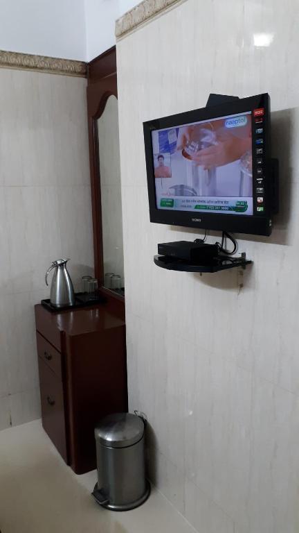 TV a/nebo společenská místnost v ubytování Grand View Residency Chennai