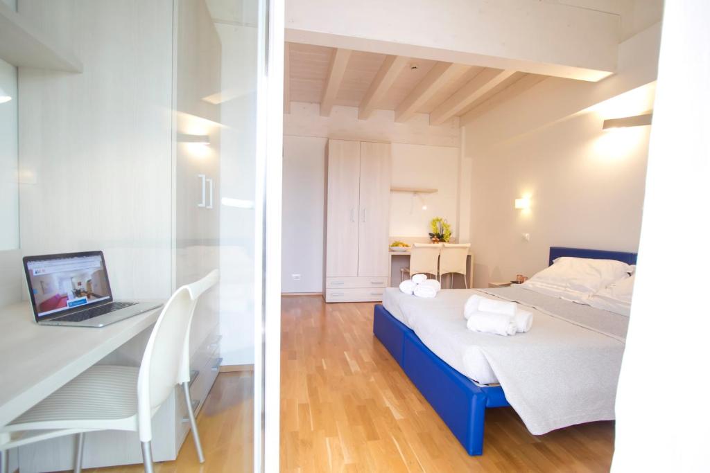 a bedroom with a bed and a desk at Hotel Arezzo ASC in Arezzo