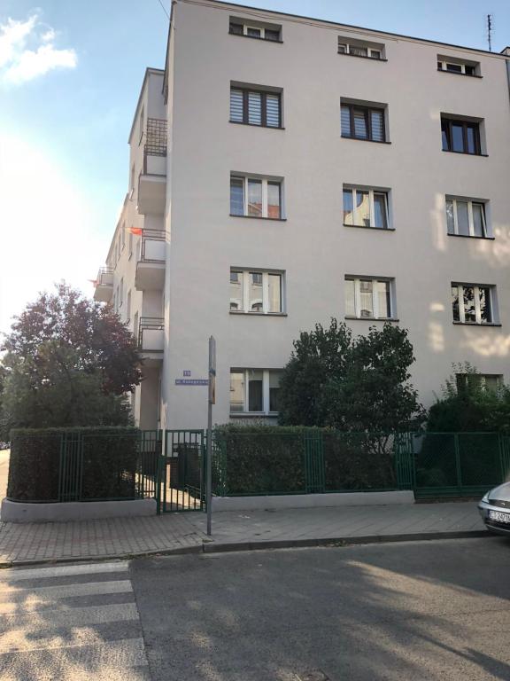 Budova, v ktorej sa apartmán nachádza