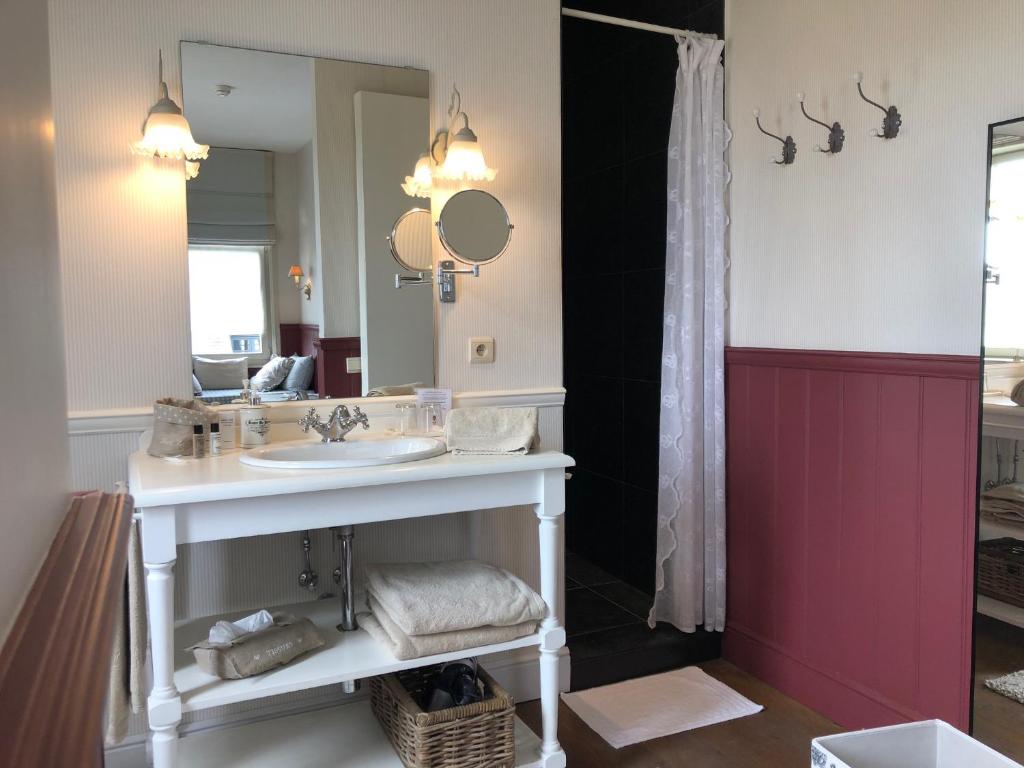 Koupelna v ubytování Bed & Breakfast Het Zilte Zand - luxe ontbijt - gratis parking - Westende Middelkerke