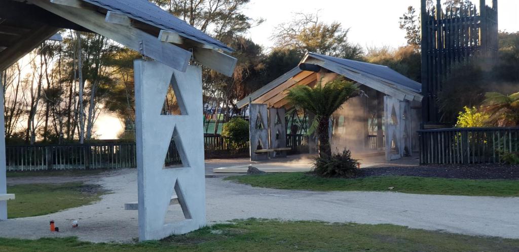 Rose Apartments Unit 1 Central Rotorua-Accommodation&Spa - Resim 8