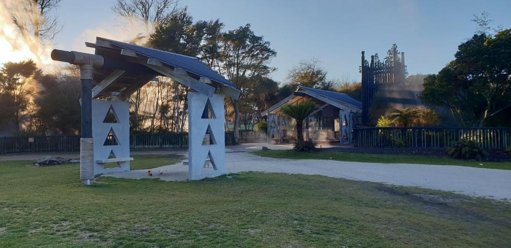 Rose Apartments Unit 1 Central Rotorua-Accommodation&Spa - Resim 21