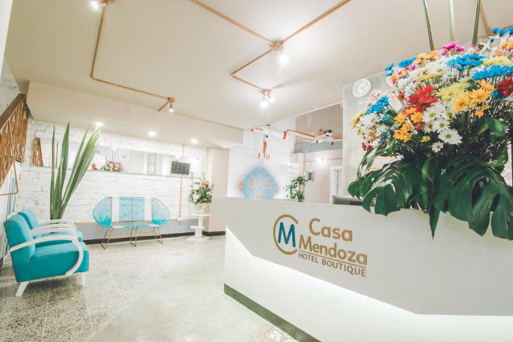 a showroom with flowers on the wall at Casa Mendoza Hotel Boutique in Bucaramanga
