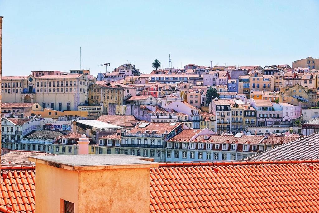 - une vue sur une ville avec de nombreux bâtiments dans l'établissement Home Mais 15, à Lisbonne