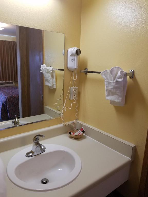 Koupelna v ubytování Travelodge by Wyndham Wenatchee